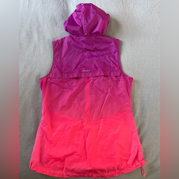 Saucony Running Vest - Picture 2 of 3